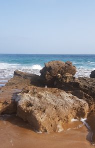 عکس ساحل صخره ای