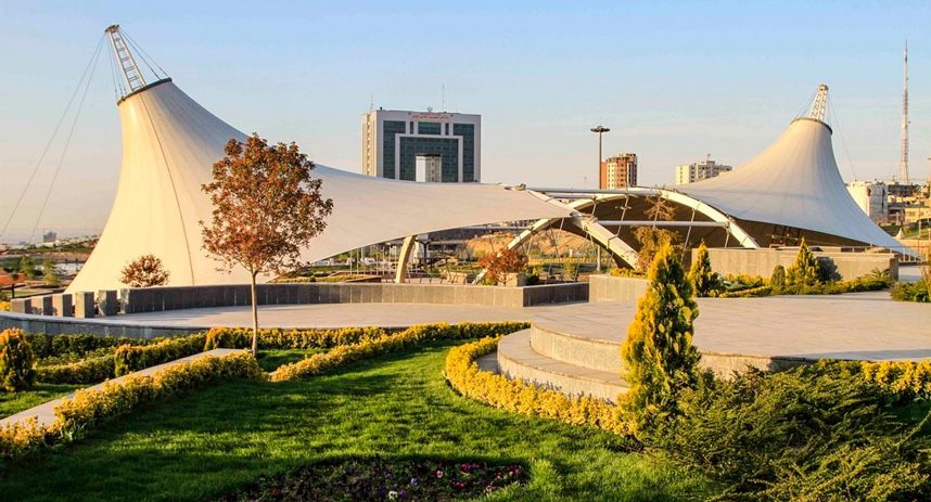 جمعه بازار پروانه تهران؛ ماجراجویی در اجناس بیشمار 21 پارک آب و آتش