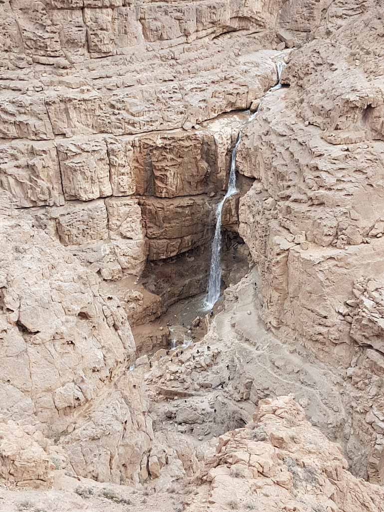 آبشار دره گاهان در سفر به یزد