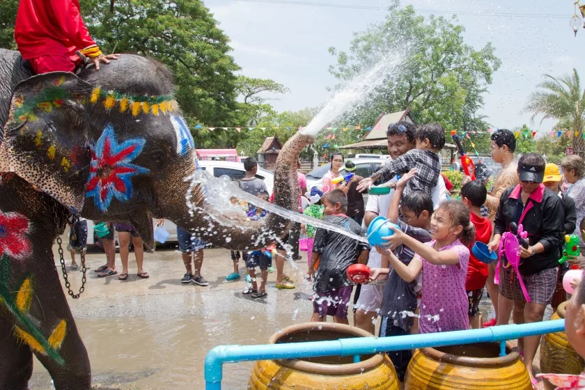 از جشن آب در تایلند چه می‌دانید؟