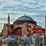 مسجد ایاصوفیه استانبول؛ هم‌جواری شگفت‌انگیز اسلام و مسیحیت