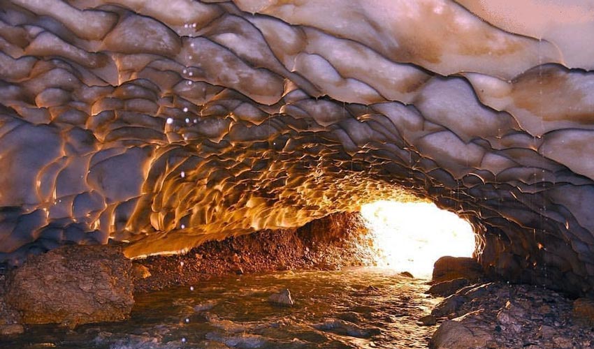 غار یخی چما از مکان های دیدنی چما