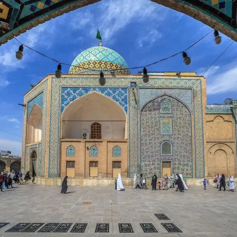 جاهای دیدنی قزوین؛ راهنمای سفر به شهر دروازهها 56 امامزاده شاهزاده حسین قزوین