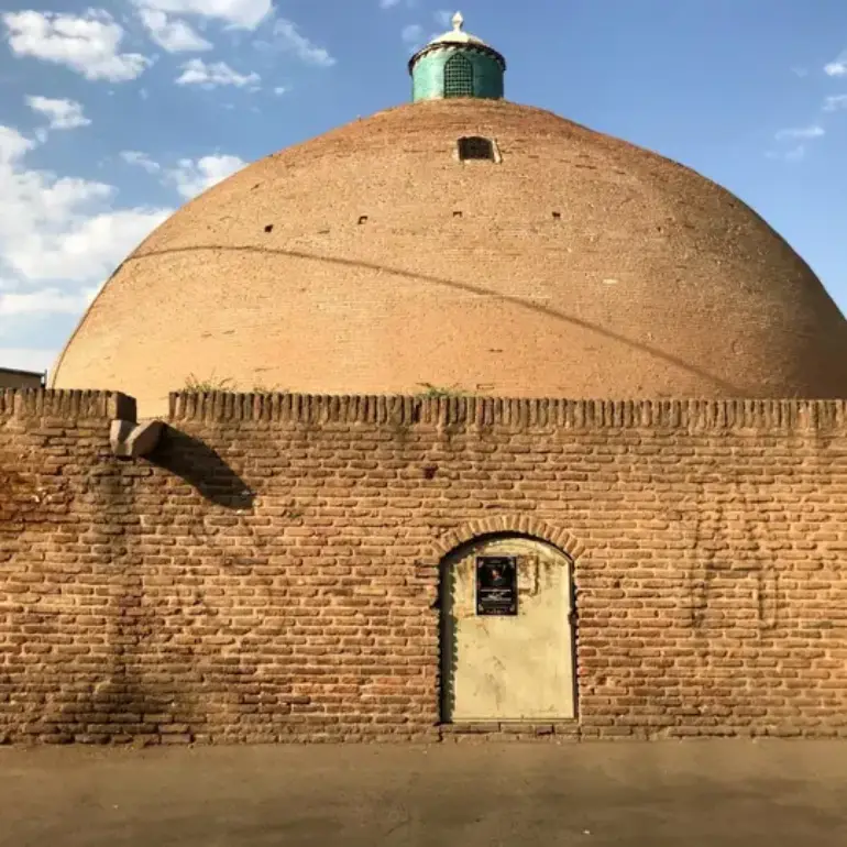 جاهای دیدنی قزوین؛ راهنمای سفر به شهر دروازهها 102 آب انبار تک گنبدی قزوین