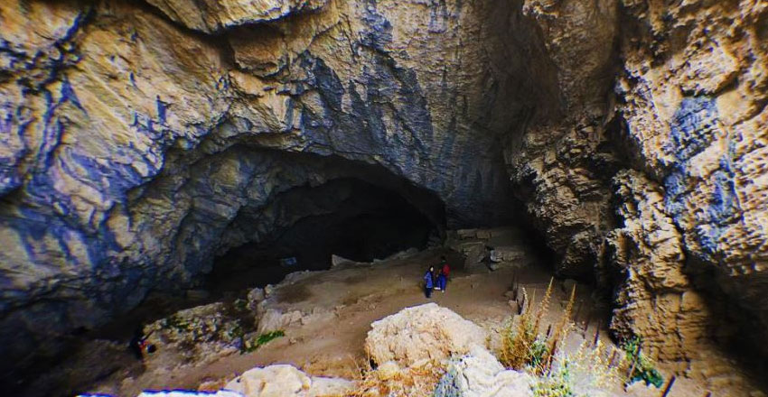 غار بورنیک از مکان های دیدنی فیروزکوه