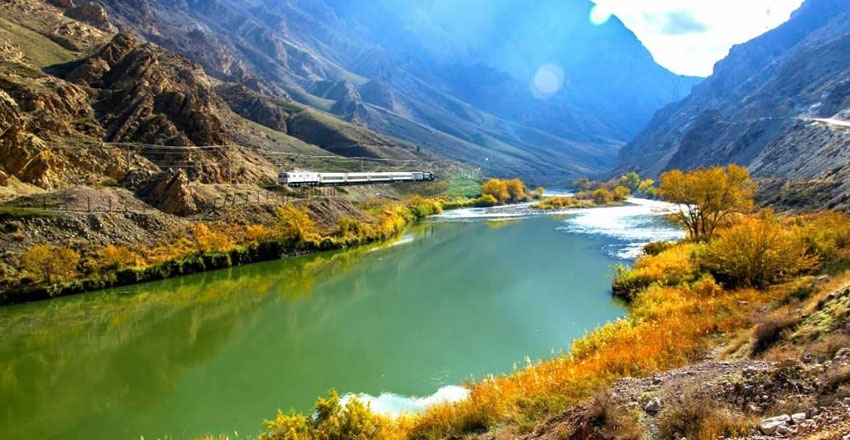 جاده مرزی ارس جلفا از زیباترین جاده های ایران
