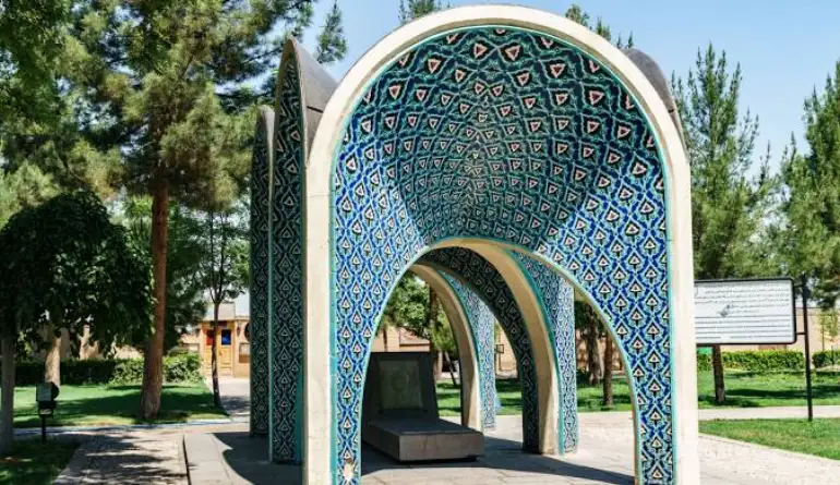 جاهای دیدنی نیشابور؛ از آرامگاه عطار تا ییلاق باغرود 61 جاهای دیدنی نیشابور در زمستان و پاییز
