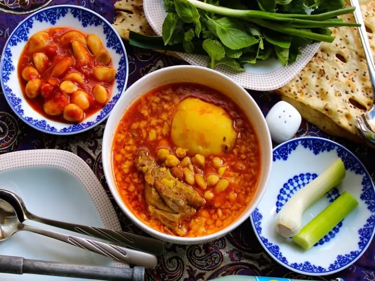 غذاهای سنتی کاشان؛ خوشمزههای کاشان را کشف کنید 2 آبگوشت لوبیا سفید یا گوشت لوبیا