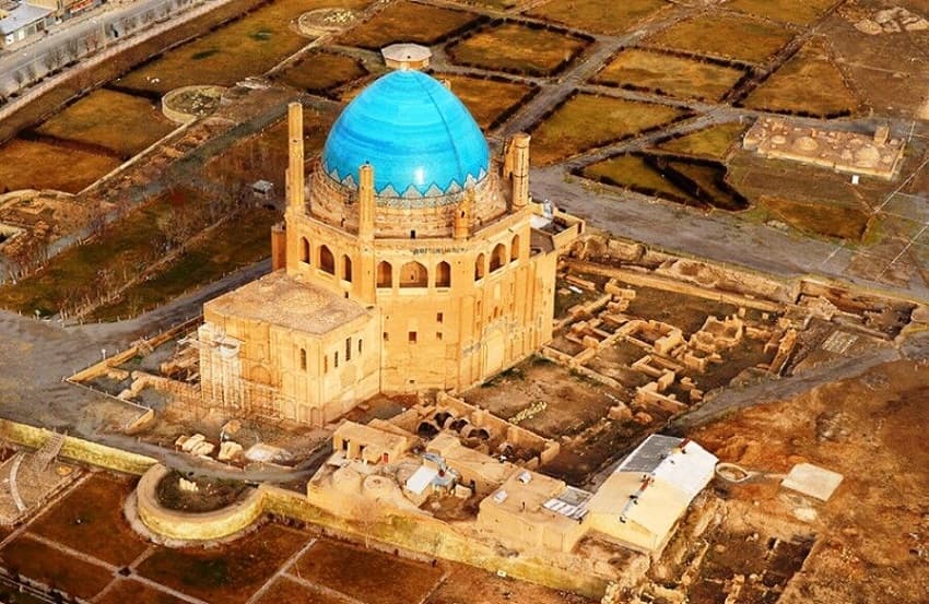 گنبد سلطانیه از مکان های دیدنی زنجان