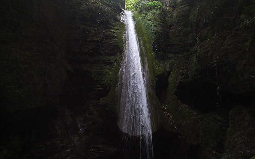 آبشار ورسک از جاهای دیدنی سوادکوه