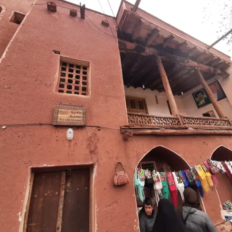 روستای ابیانه؛ گشتی در نگین سرخ کویر ایران 28 بازار ابیانه