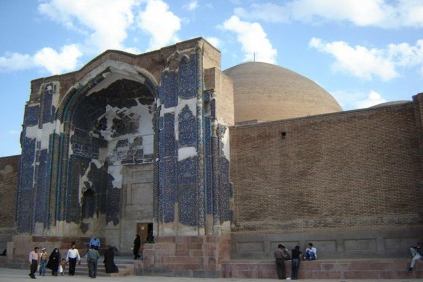 مسجد و گنبد کبود