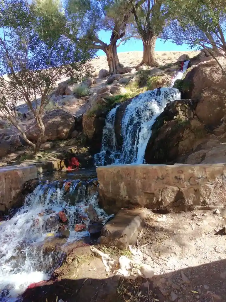 روستای ابیانه؛ گشتی در نگین سرخ کویر ایران 20 آبشار ابیانه