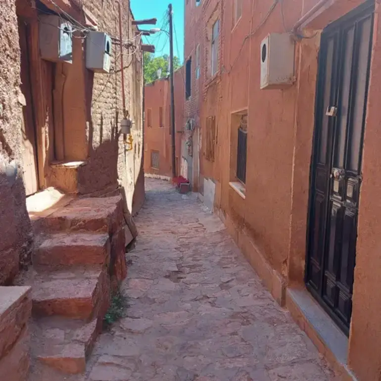 روستای ابیانه؛ گشتی در نگین سرخ کویر ایران 44 راهنمای سفر به ابیانه