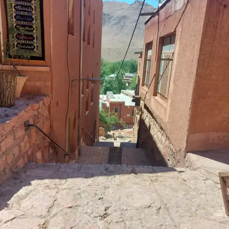 روستای ابیانه؛ گشتی در نگین سرخ کویر ایران 10 تاریخچه ابیانه