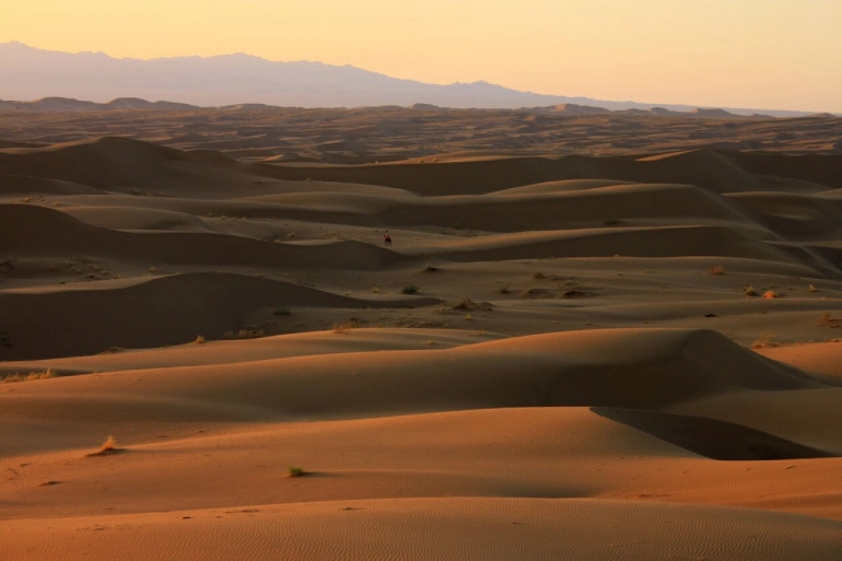 راهنمای سفر به طبس؛ با عروس کویرهای ایران آشنا شوید. 30 دشت کویر ایران