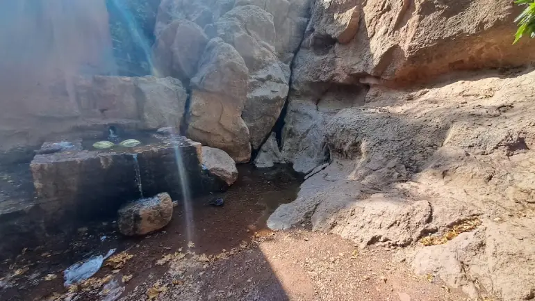 روستای ابیانه؛ گشتی در نگین سرخ کویر ایران 18 چشمههای ابیانه