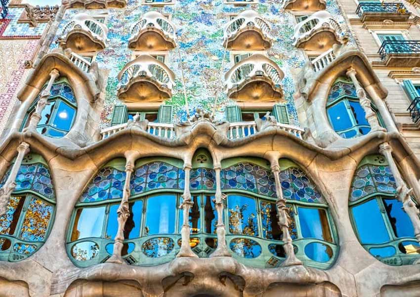 pic 12 Casa Battlo designed by Antoni Gaudi in Barcelona