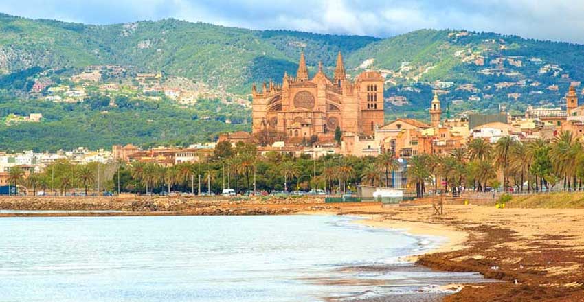 کلیسا جامع پالما از جاهای دیدنی اسپانیا