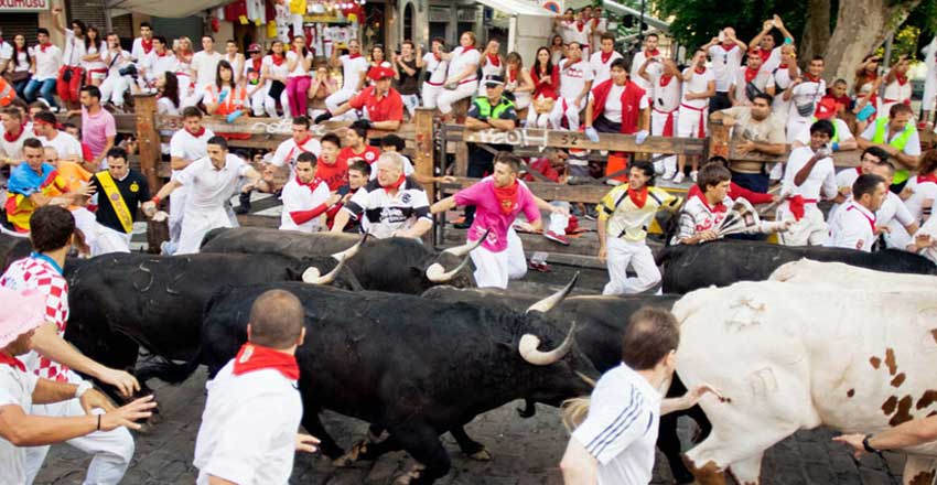 دویدن کنار گاوها از دیدنی های اسپانیا