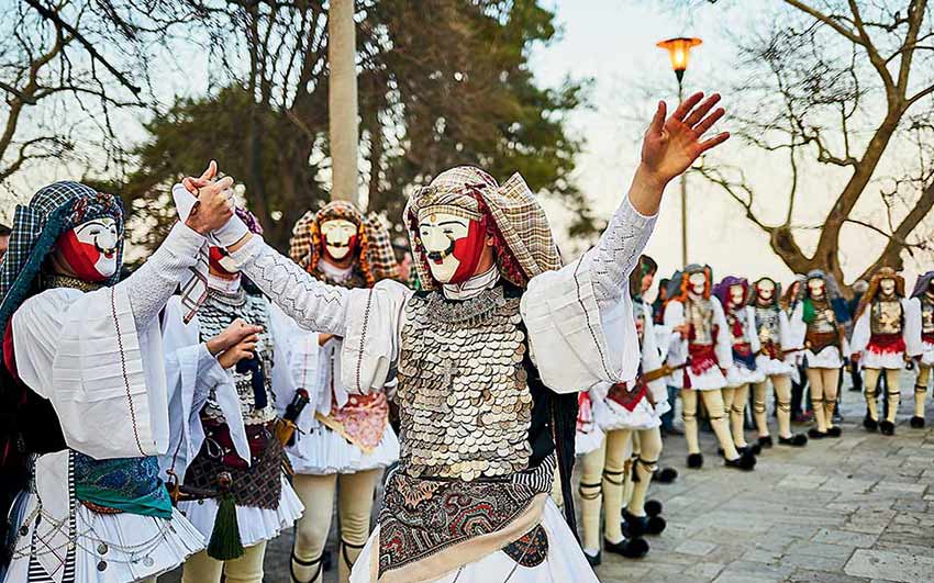 روایت نقاب‌ها در نائوسا - کارناوال های یونان