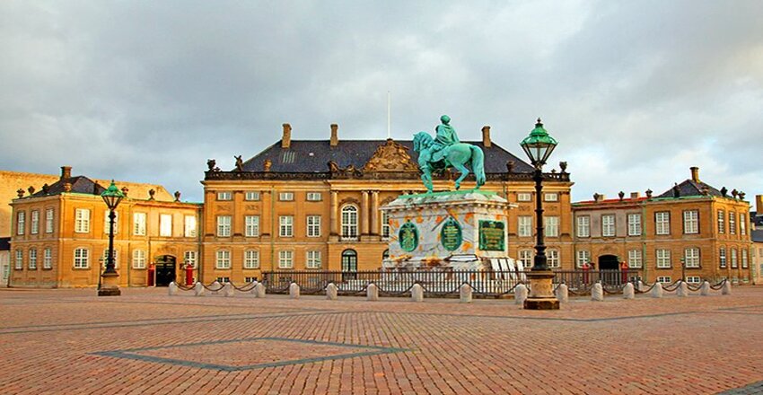 کاخ آمالینبورگ (Amalienborg Palace) کپنهاگ