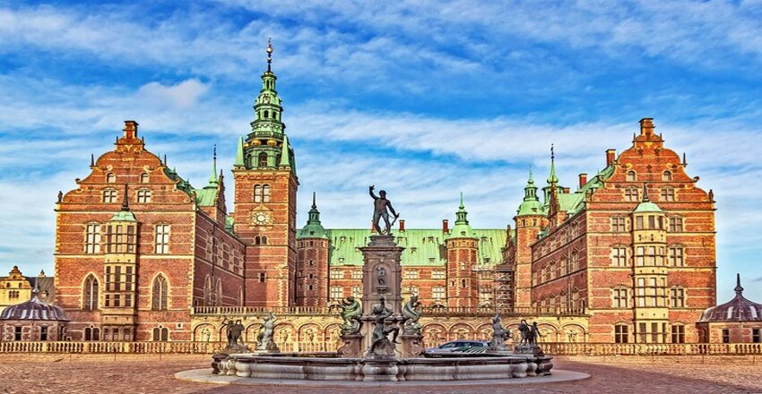 کاخ فردریکسبورگ (Frederiksborg Palace) و موزه تاریخ ملی (Museum of National History)