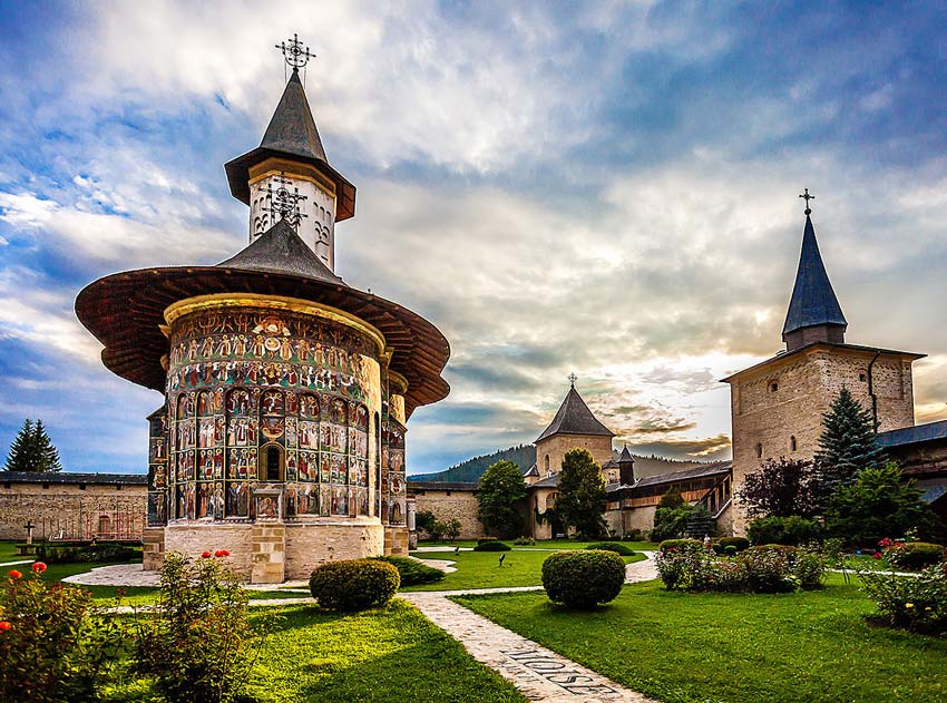 صومعه‌های نقاشی شده بوکووینا