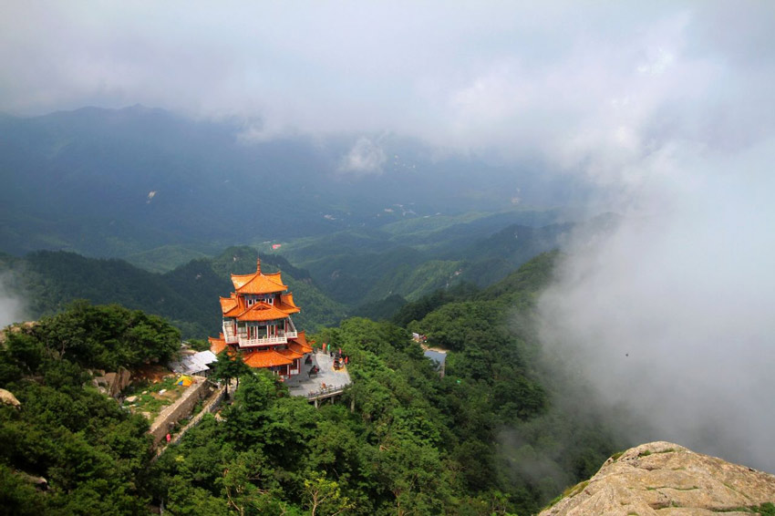 رشته کوه ابرهای سفید (Baiyun)، طبیعتی بینظیر در چین
