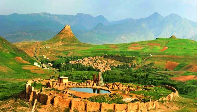 تخت سلیمان، از دیدنی های آذربایجان غربی