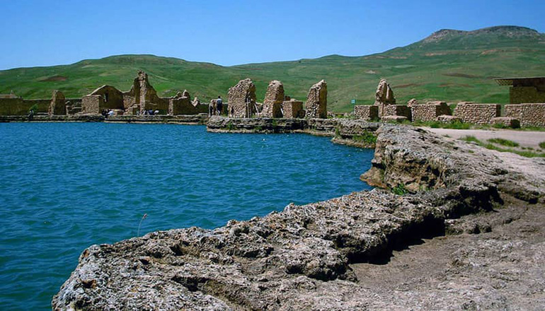 دریاچه Takht-e-Soleyman