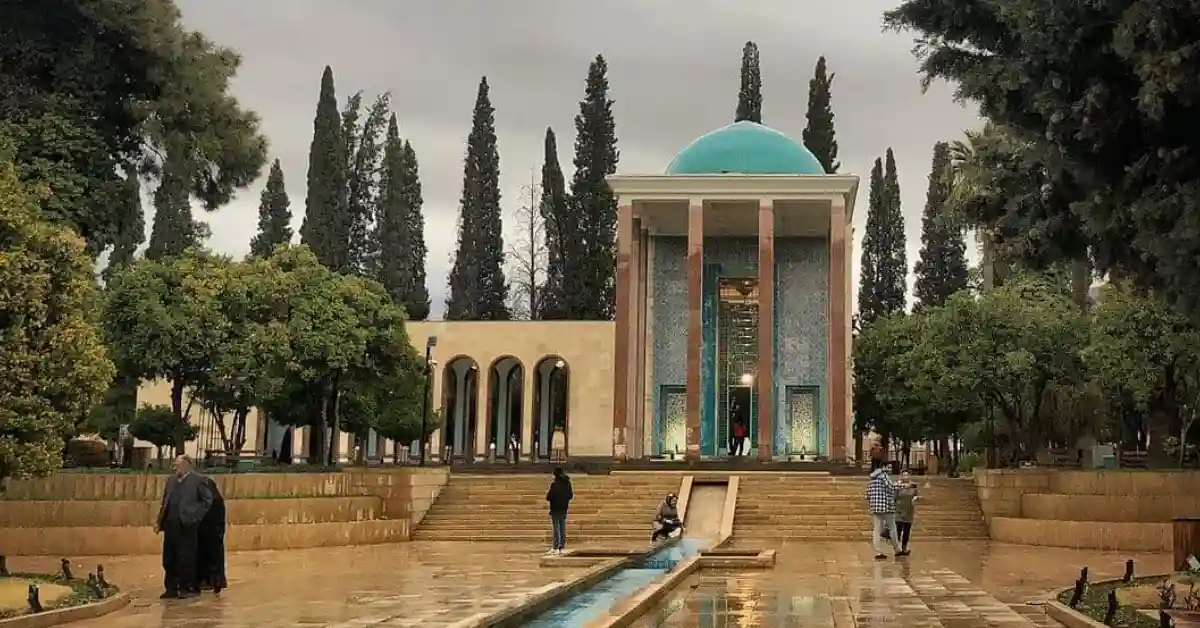 آرامگاه سعدی؛ شاعرانهای در بیهمتا در شیراز | مجله علی بابا
