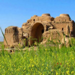 راهنمای سفر به مرودشت؛ میراثدار تاریخ باشکوه ایران 49 کاخ اردشیر بابکان یا آتشکده فیروزآباد، تجلی معماری دوره ساسانی