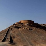دخمه زرتشتیان یزد و دیدار با مردگان