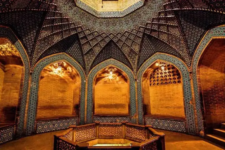آرامگاه سعدی؛ شاعرانهای بیهمتا در شیراز 35 داخل آرامگاه سعدی