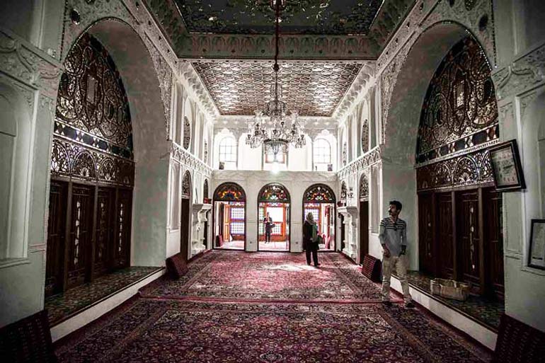 حسینیه امینی ها قزوین با جاذبه‌ها، تصاویر و آدرس | مجله علی بابا