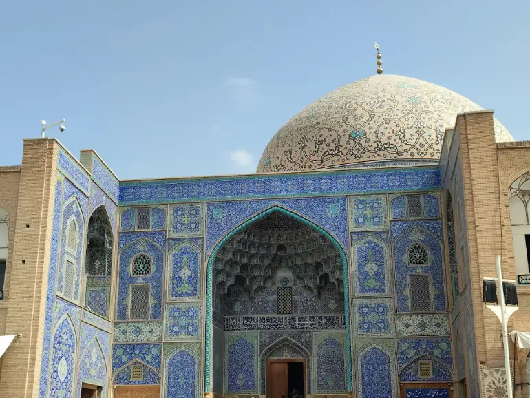 سی و سه پل اصفهان؛ قدم بر طولانیترین پل زاینده رود 39 جاهای دیدنی نزدیک به سی و سه پل