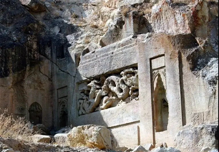 معبد داش کسن زنجان؛ اژدهایی در دل صخرهها 23 عکس معبد داش کسن