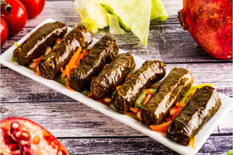 غذاهای سنتی قطر و سفری حول محور عطر و طعم 10 ورق عنب