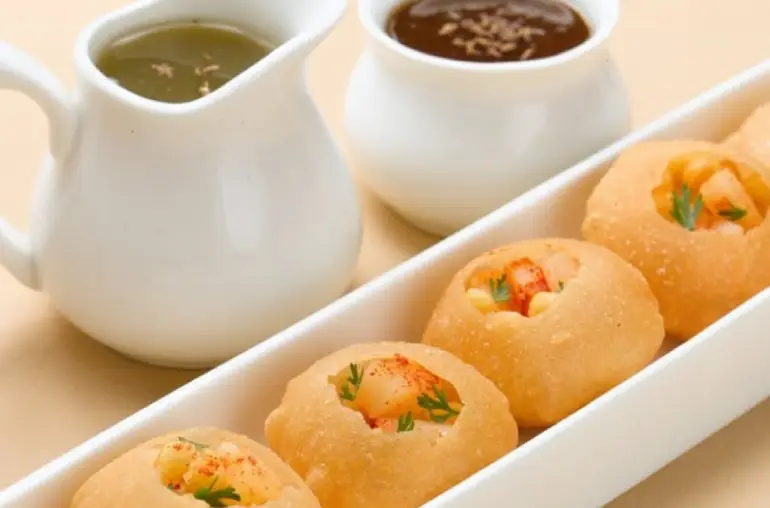 غذاهای سنتی قطر و سفری حول محور عطر و طعم 24 پنی پوری (Pani Puri)