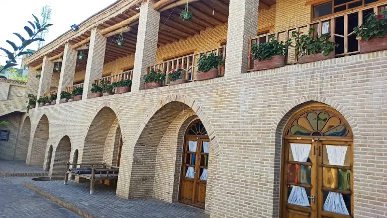 ملایر؛ شهری از قلب تاریخ و تاکستانها 87 اقامتگاههای بومگردی ملایر