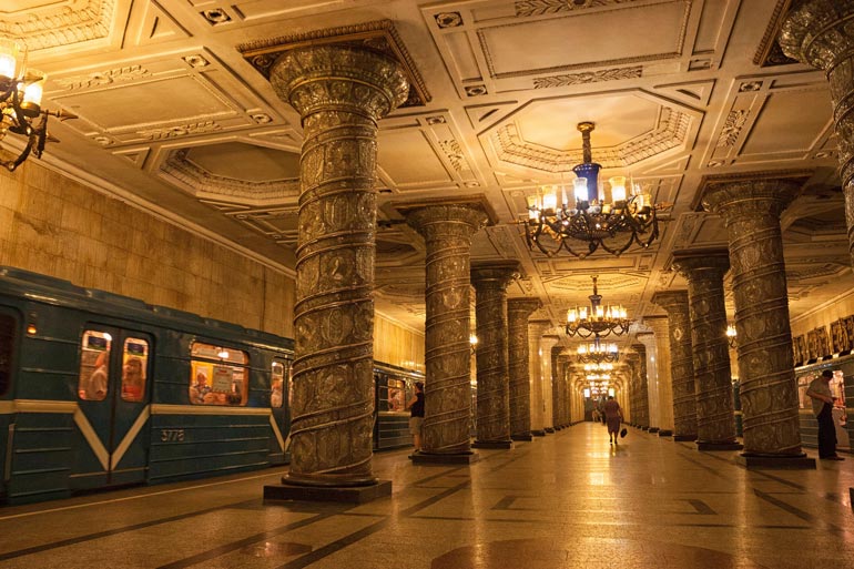 میدان سرخ مسکو با مترو