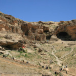 غار کرفتو کردستان؛ غاری که نیمی از آن با دست ساخته شد