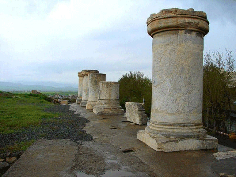 ستون‌های معبد آناهیتا