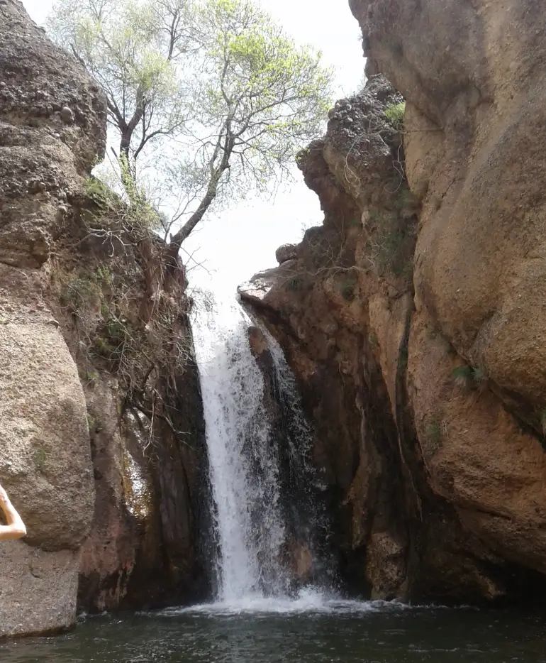 رفتن به آبشار طلایی لرستان