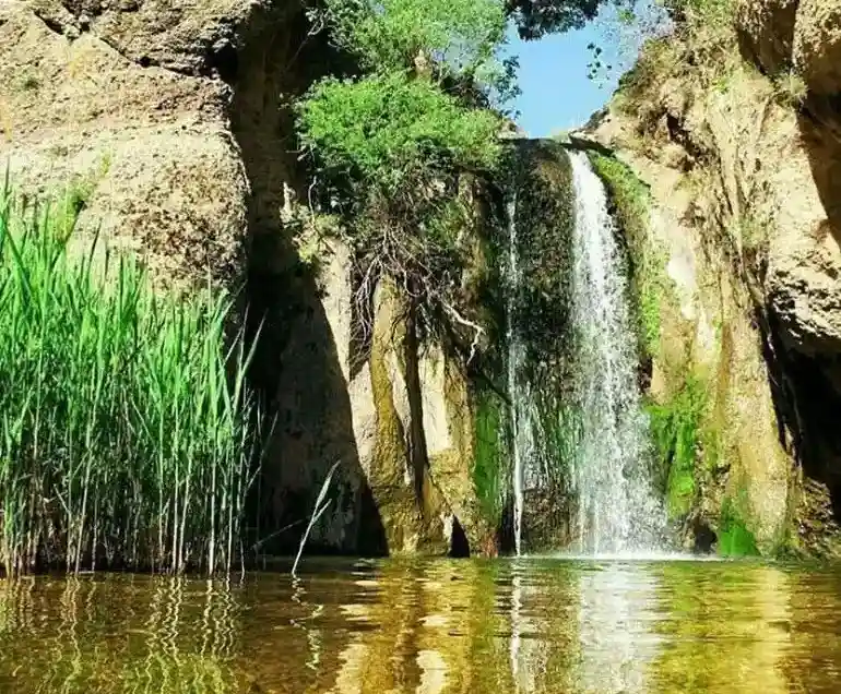 آبشار طلایی در لرستان