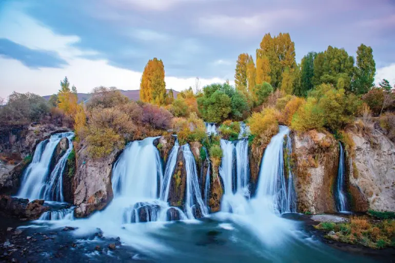 مکان های دیدنی وان: آبشار مرادیه