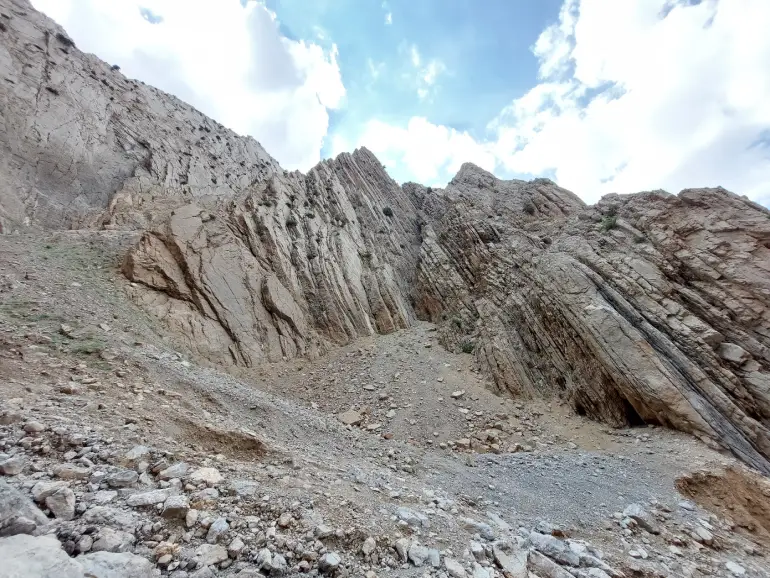 چگونگی شکل‌گیری تونل برفی ازنا