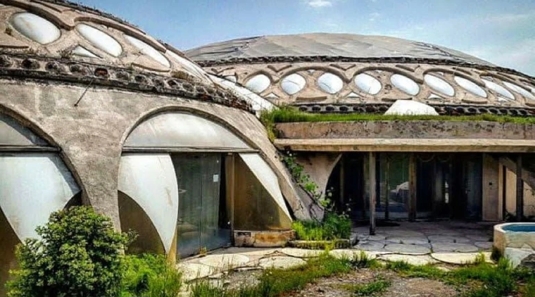 کاخ مروارید کرج؛ سفر به دنیای تاریخ و معماری باشکوه 2 کاخ شمس