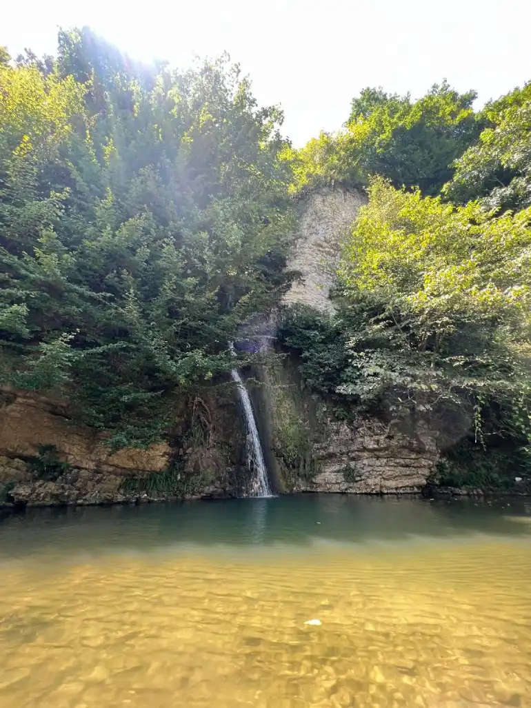 آبشار آب شرشر